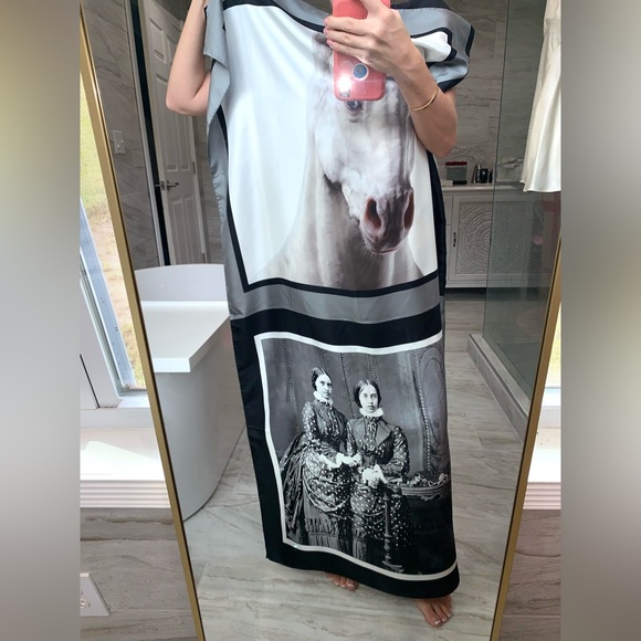 Authentic BURBERRY Silk Montage Print Large Square Scarf Monochrome. - Picture 5 of 10